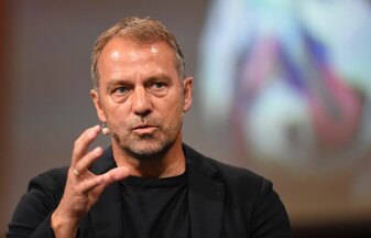 Bundestrainer Hansi Flick besucht das Eröffnungsspiel der neuen Bundesliga-Saison zwischen Werder Bremen und Bayern München. Bundestrainer Hansi Flick besucht das Eröffnungsspiel der neuen Bundesliga-Saison zwischen Werder Bremen und Bayern München.