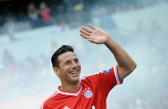 Von Bayern-Neuzugang Harry Kane zeigt sich Claudio Pizarro begeistert. Von Bayern-Neuzugang Harry Kane zeigt sich Claudio Pizarro begeistert.