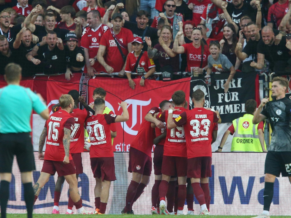Spektakel auf dem Betzenberg: Lautern feiert ersten Sieg