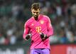 Bayerns Torhüter Sven Ulreich jubelt.