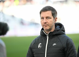 Sportdirektor Jochen Saier hat weitere Transfers beim SC Freiburg angekündigt. Sportdirektor Jochen Saier hat weitere Transfers beim SC Freiburg angekündigt.