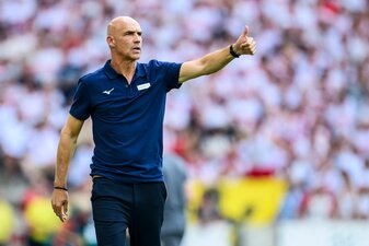 Bochums Trainer Thomas Letsch gestikuliert. Bochums Trainer Thomas Letsch gestikuliert.