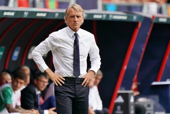Italiens Ex-Nationalcoach Roberto Mancini streitet sich nach seinem Aus mit Verbandschef Gravina. Italiens Ex-Nationalcoach Roberto Mancini streitet sich nach seinem Aus mit Verbandschef Gravina.