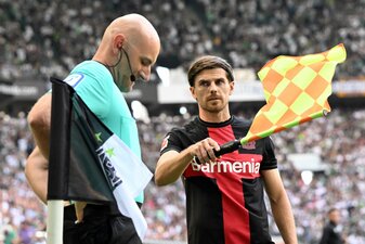 Wurde bei seiner Verabschiedung in Gladbach mit Pfiffen bedacht: Jonas Hofmann (r). Wurde bei seiner Verabschiedung in Gladbach mit Pfiffen bedacht: Jonas Hofmann (r).