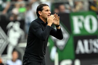 Mönchengladbachs Trainer Gerardo Seoane ärgert sich über die hohe Anzahl an Gegentoren. Mönchengladbachs Trainer Gerardo Seoane ärgert sich über die hohe Anzahl an Gegentoren.
