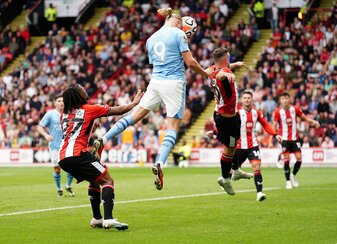 Erling Haaland hat beim 2:1 Auswärtssieg von Manchester City in Sheffield erneut getroffen. Erling Haaland hat beim 2:1 Auswärtssieg von Manchester City in Sheffield erneut getroffen.