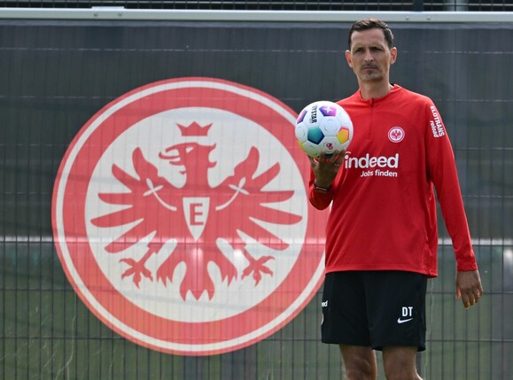 Muss eventuell ohne seinen besten Torjäger auskommen: Eintracht-Coach Dino Toppmöller.