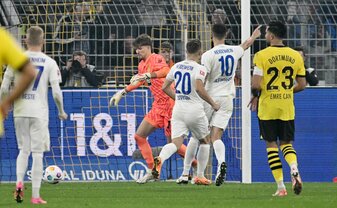 Tim Kleindienst (2.vr) machte den ersten Heidenheimer Bundesliga-Punkt perfekt. Tim Kleindienst (2.vr) machte den ersten Heidenheimer Bundesliga-Punkt perfekt.