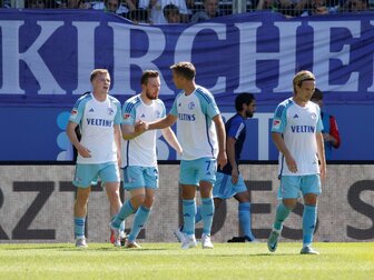Punkt in Wiesbaden: Schalke stoppt Abwärtstrend Punkt in Wiesbaden: Schalke stoppt Abwärtstrend