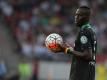 Der Einsatz von Innenverteidiger Salif Sané gegen Greuther Fürth ist fraglich. Foto: Swen Pförtner