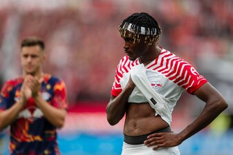 Leipzigs Mohamed Simakan hat sich beim 3:0 gegen Union Berlin nur «eine schmerzvolle Prellung» zugezogen. Leipzigs Mohamed Simakan hat sich beim 3:0 gegen Union Berlin nur «eine schmerzvolle Prellung» zugezogen.