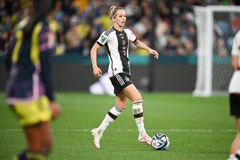 Kathrin Hendrich hat ihren Vertrag mit dem VfL Wolfsburg vorzeitig verlängert. Kathrin Hendrich hat ihren Vertrag mit dem VfL Wolfsburg vorzeitig verlängert.