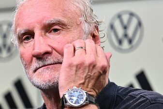 Rudi Völlers Aushilfstätigkeit als Teamchef der Fußball-Nationalmannschaft soll eine einmalige Sache bleiben. Rudi Völlers Aushilfstätigkeit als Teamchef der Fußball-Nationalmannschaft soll eine einmalige Sache bleiben.