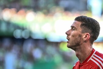 Macht seiner Mannschaft Mut vor dem Spiel bei Real Madrid: Robin Gosens. Macht seiner Mannschaft Mut vor dem Spiel bei Real Madrid: Robin Gosens.