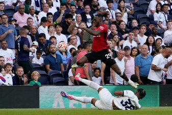 Manchester Uniteds Aaron Wan-Bissaka wird in München fehlen. Manchester Uniteds Aaron Wan-Bissaka wird in München fehlen.