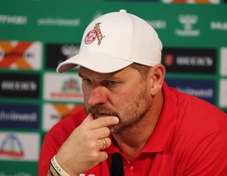 Kölns Trainer Steffen Baumgart musste mit seinem Team die vierte Niederlage im fünften Spiel hinnehmen. Kölns Trainer Steffen Baumgart musste mit seinem Team die vierte Niederlage im fünften Spiel hinnehmen.