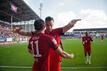 Fabian Reese (l) jubelt nach seinem Last-Minute-Elfmeter zum 3:2 für die Berliner.