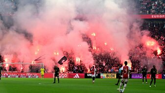 Der abgebrochene Klassiker zwischen Ajax und Feyenoord wurde fortgesetzt und endete 0:4. Der abgebrochene Klassiker zwischen Ajax und Feyenoord wurde fortgesetzt und endete 0:4.