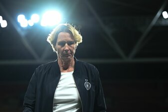 Die Zukunft von Frauen-Bundestrainerin Martina Voss-Tecklenburg ist weiterhin offen. Die Zukunft von Frauen-Bundestrainerin Martina Voss-Tecklenburg ist weiterhin offen.