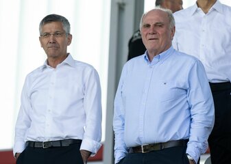 Uli Hoeneß (r) hat sich zurückhaltend zum Rauswurf von Max Eberl bei RB Leipzig geäußert. Uli Hoeneß (r) hat sich zurückhaltend zum Rauswurf von Max Eberl bei RB Leipzig geäußert.