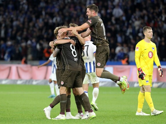 "Unfassbares Spiel": St. Pauli zieht am HSV vorbei