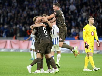 "Unfassbares Spiel": St. Pauli zieht am HSV vorbei "Unfassbares Spiel": St. Pauli zieht am HSV vorbei