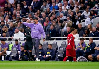 Liverpools Trainer Jürgen Klopp war nach der VAR-Entscheidung wütend. Liverpools Trainer Jürgen Klopp war nach der VAR-Entscheidung wütend.