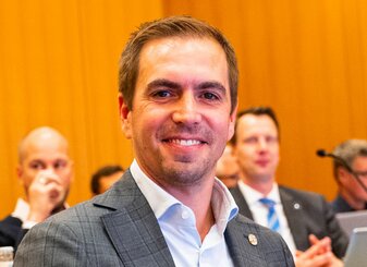 Philipp Lahm erhofft sich von den jüngsten Personalentscheidungen im DFB Ruhe und Konzentration auf das Turnier. Philipp Lahm erhofft sich von den jüngsten Personalentscheidungen im DFB Ruhe und Konzentration auf das Turnier.