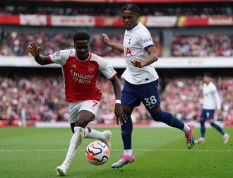Tottenham wehrt sich gegen Beleidungen, die an Destiny Udogie (r) gerichtet sind. Tottenham wehrt sich gegen Beleidungen, die an Destiny Udogie (r) gerichtet sind.