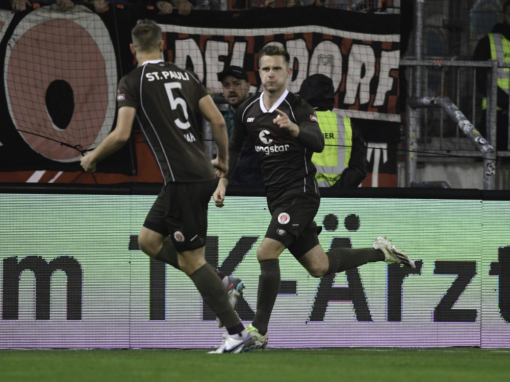St. Pauli nach Torfestival an der Zweitliga-Spitze