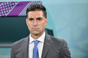 Trainer Diego Alonso unterschrieb beim FC Sevilla einen Vertrag bis zum Saisonende. Trainer Diego Alonso unterschrieb beim FC Sevilla einen Vertrag bis zum Saisonende.