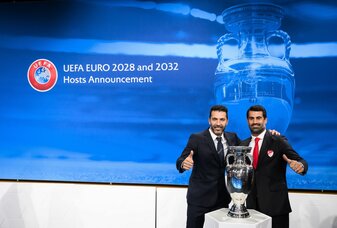 Die EM-Botschafter für 2032, Gianluigi Buffon (l) und Volkan Demirel. Die EM-Botschafter für 2032, Gianluigi Buffon (l) und Volkan Demirel.