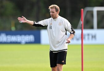 Bundestrainer Julian Nagelsmann gibt beim DFB-Training in Foxborough die Richtung vor. Bundestrainer Julian Nagelsmann gibt beim DFB-Training in Foxborough die Richtung vor.