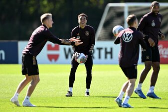 Jamal Musiala (2.v.l.) beim Abschlusstraining vor dem Länderspiel gegen die USA. Jamal Musiala (2.v.l.) beim Abschlusstraining vor dem Länderspiel gegen die USA.