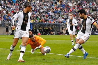 Leitete mit seinem Tor die Aufholjagd der DFB-Elf ein: Ilkay Gündogan (r). Leitete mit seinem Tor die Aufholjagd der DFB-Elf ein: Ilkay Gündogan (r).