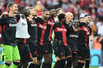 Grund zum Feiern gibt es allemal: Alonsos Werkself verbringt die Länderspielposition als Primus. (Photo by INA FASSBENDER/AFP via Getty Images) Grund zum Feiern gibt es allemal: Alonsos Werkself verbringt die Länderspielposition als Primus. (Photo by INA FASSBENDER/AFP via Getty Images)