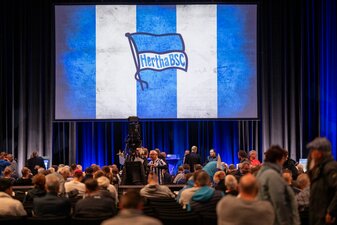 Mehr als 1600 Herthaner nahmen an der Mitgliederversammlung des Vereins teil. Mehr als 1600 Herthaner nahmen an der Mitgliederversammlung des Vereins teil.