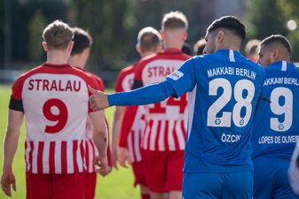Beim Landespokalspiel zwischen Makkabi Berlin und Berolina Stralau gab es keine Zwischenfälle. Beim Landespokalspiel zwischen Makkabi Berlin und Berolina Stralau gab es keine Zwischenfälle.