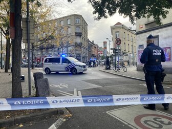 Nach den tödlichen Schüssen auf zwei schwedische Fans in Brüssel wird es bei den EM-Qualifikationsspielen am Abend eine Schweigeminute geben. Nach den tödlichen Schüssen auf zwei schwedische Fans in Brüssel wird es bei den EM-Qualifikationsspielen am Abend eine Schweigeminute geben.