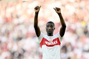 Daumen hoch! Sowohl Guirassy als auch der VfB Stuttgart haben fast nur Grund zur Freude. Foto: Christian Kaspar-Bartke/Getty Images. Daumen hoch! Sowohl Guirassy als auch der VfB Stuttgart haben fast nur Grund zur Freude. Foto: Christian Kaspar-Bartke/Getty Images.