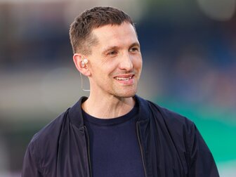Adler sieht Neuer als Herausforderer im DFB-Tor Adler sieht Neuer als Herausforderer im DFB-Tor