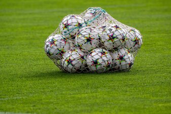 Die Fußball-Regionalliga Südwest hat Ermittlungen wegen einer mutmaßlichen Manipulation der Partie des FSV Frankfurt gegen den TSV Steinbach Haiger bestätigt Die Fußball-Regionalliga Südwest hat Ermittlungen wegen einer mutmaßlichen Manipulation der Partie des FSV Frankfurt gegen den TSV Steinbach Haiger bestätigt
