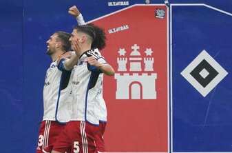 Jonas Meffert (l) jubelt nach seinem Treffer zum 1:0 für den HSV. Jonas Meffert (l) jubelt nach seinem Treffer zum 1:0 für den HSV.
