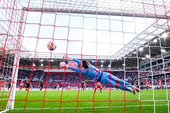 Freiburgs Vincenzo Grifo entschied die Partie gegen den VfL Bochum per Elfmeter. Freiburgs Vincenzo Grifo entschied die Partie gegen den VfL Bochum per Elfmeter.