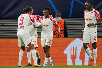 Leipzigs Loïs Openda (M) sorgte mit seinem Jubel in der Partie beim SV Darmstadt für Aufregung. Leipzigs Loïs Openda (M) sorgte mit seinem Jubel in der Partie beim SV Darmstadt für Aufregung.