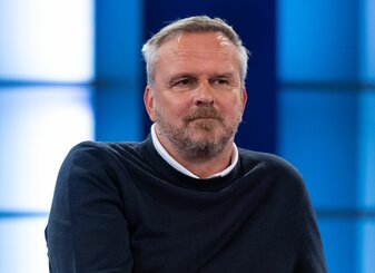 Dieter Hamann hat eine Schiedsrichter-Entscheidung beim Bundesliga-Spiel in Freiburg scharf kritisiert. Dieter Hamann hat eine Schiedsrichter-Entscheidung beim Bundesliga-Spiel in Freiburg scharf kritisiert.