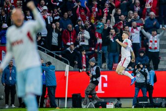 Florian Kainz jubelt nach seinem Elfmetertreffer zum 2:1 für den 1. FC Köln. Florian Kainz jubelt nach seinem Elfmetertreffer zum 2:1 für den 1. FC Köln.