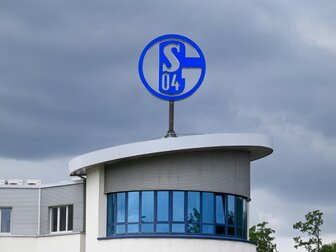 Trotz sportlicher Misere: Schalke schreibt schwarze Zahlen Trotz sportlicher Misere: Schalke schreibt schwarze Zahlen