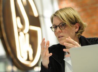 Die Finanzvorständin von Schalke 04, Christina Rühl-Hamers, konnte ein positives Ergebnis verkünden. Die Finanzvorständin von Schalke 04, Christina Rühl-Hamers, konnte ein positives Ergebnis verkünden.