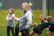 Horst Hrubesch leitet das Training des Frauen-Nationalteams.